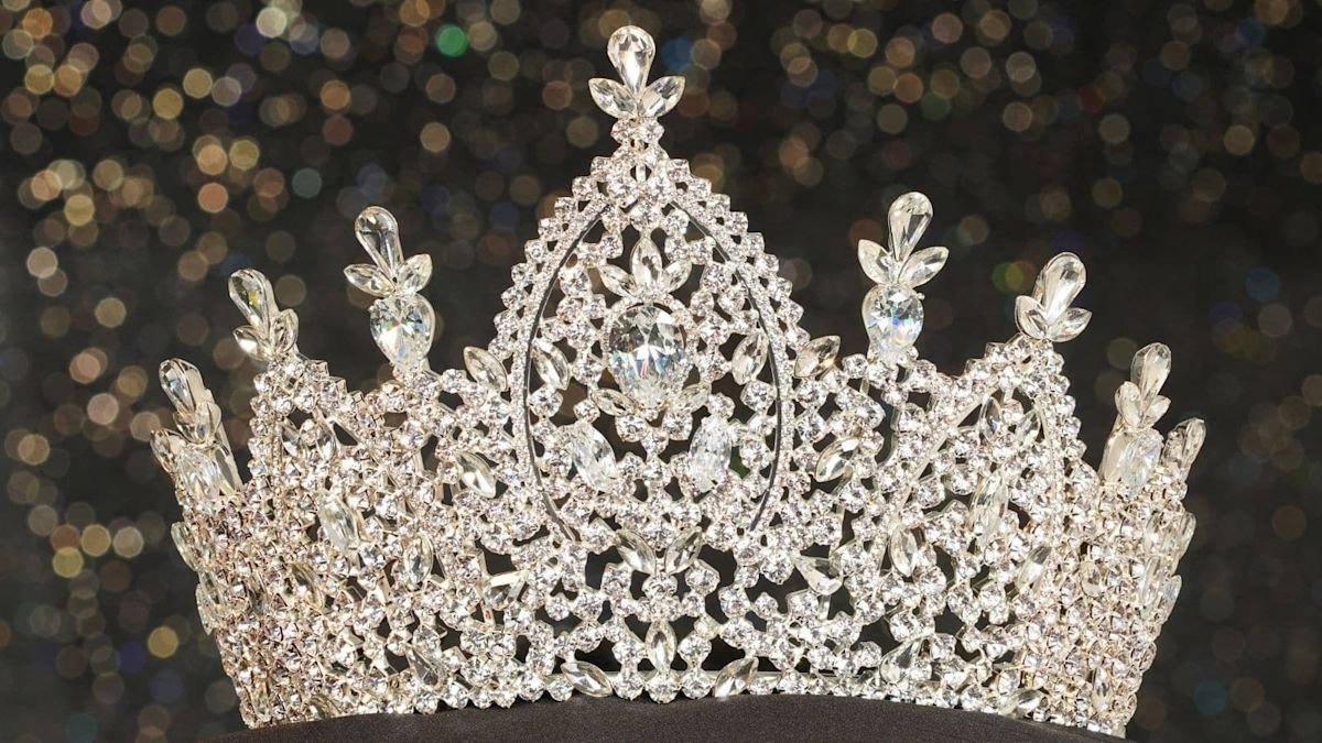 Miss Virginia Justus Kelley Makes Miss USA History as First Married Mother to Win the Crown
