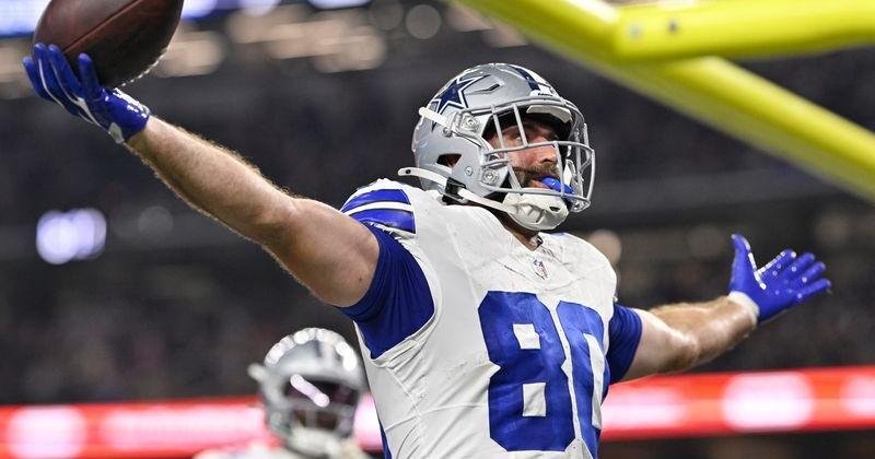 Aug 28, 2026; Arlington, Texas, USA; Dallas Cowboys tight end Mitch Van Vooren (80) celebrates after scoring a touchdown against the New Orleans Saints during the fourth quarter at AT&T Stadium. Mandatory Credit: Jerome Miron-Imagn Images | State
