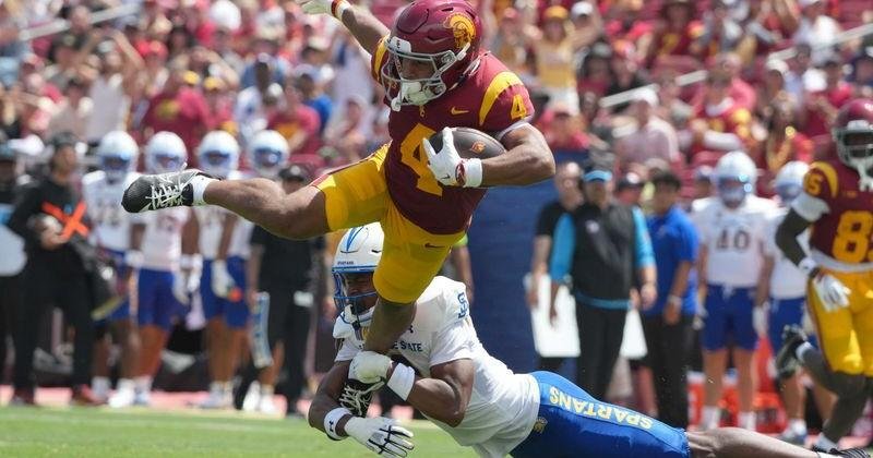 Aug 29, 2026; Los Angeles, California, USA; Southern California Trojans wide receiver Trent Mosley (4) carries the ball against San Jose State Spartans cornerback Isaiah Buxton (0) at United Airlines Field at Los Angeles Memorial Coliseum. Mandatory Credit: Kirby Lee-Imagn Images | State