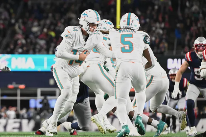 Jan 4, 2026; Foxborough, Massachusetts, USA; Miami Dolphins quarterback Quinn Ewers (14) hands the ball off to running back Jaylen Wright (5) against the New England Patriots during the first quarter at Gillette Stadium. Mandatory Credit: Brian Fluharty-Imagn Images