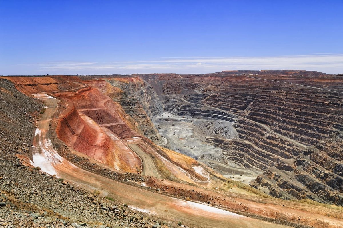 Shelves on an open-pit mine.