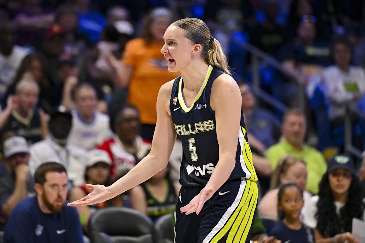 Paige Bueckers, WNBA Fans