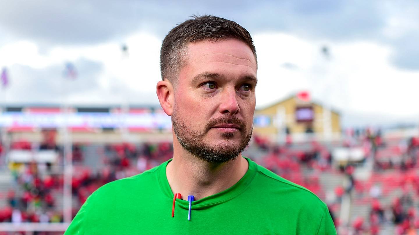 Dan Lanning Confronts Oregon Ducks’ Costly Penalties, Crucial Facemask Call