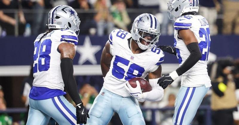 Nov 23, 2025; Arlington, Texas, USA; Dallas Cowboys linebacker Kenneth Murray, Jr. (59) reacts after retrieving a fumble in the fourth quarter against the Philadelphia Eagles at AT&T Stadium. Mandatory Credit: Kevin Jairaj-Imagn Images | State
