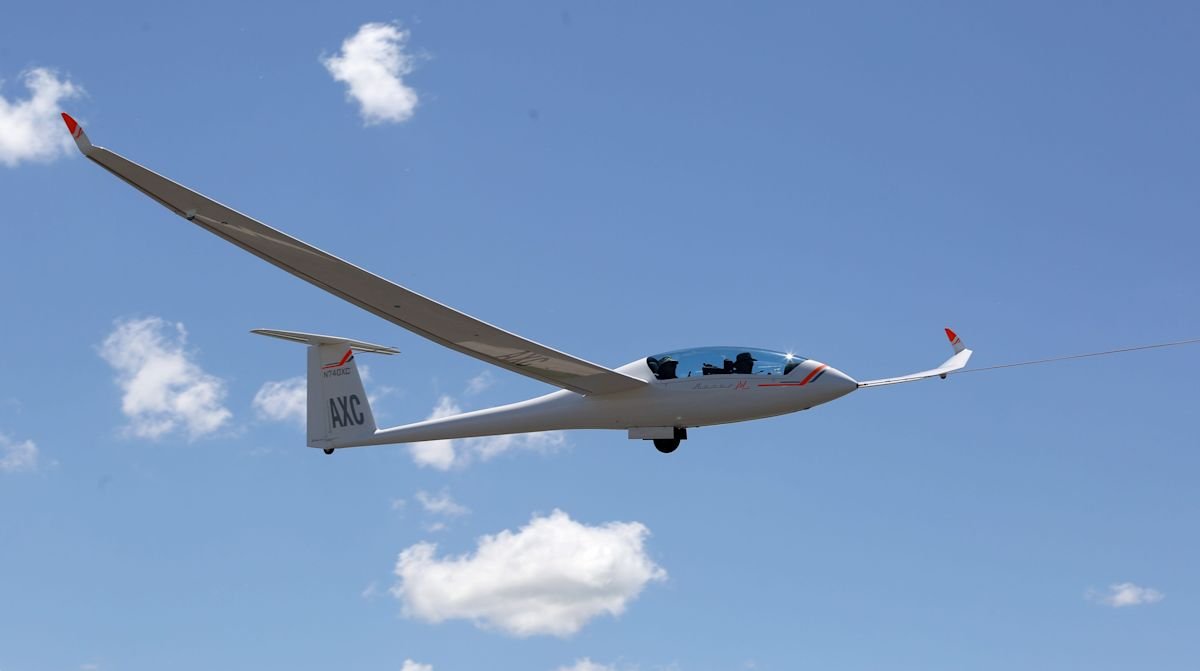 Pilot killed after 2 glider planes collide midair in upstate New York