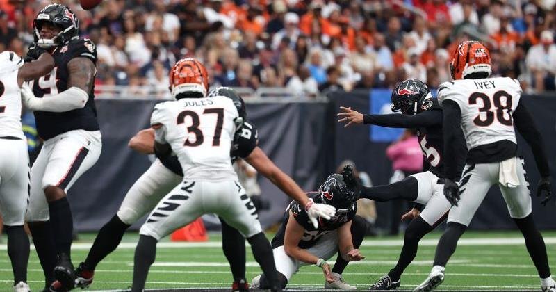 Sep 20, 2026; Houston, Texas, USA; Houston Texans kicker Ka'imi Fairbairn (15) misses a field goal during the third quarter against the Cincinnati Bengals at Reliant Stadium. Mandatory Credit: Thomas Shea-Imagn Images | Texas