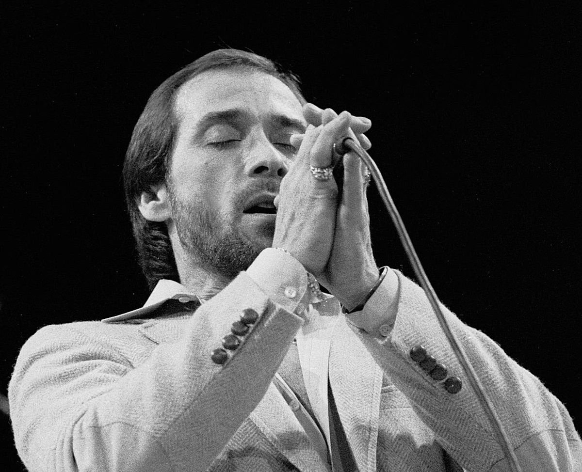 How Lee Greenwood's Tour Bus Inspiration Led to 'God Bless the U.S.A.'