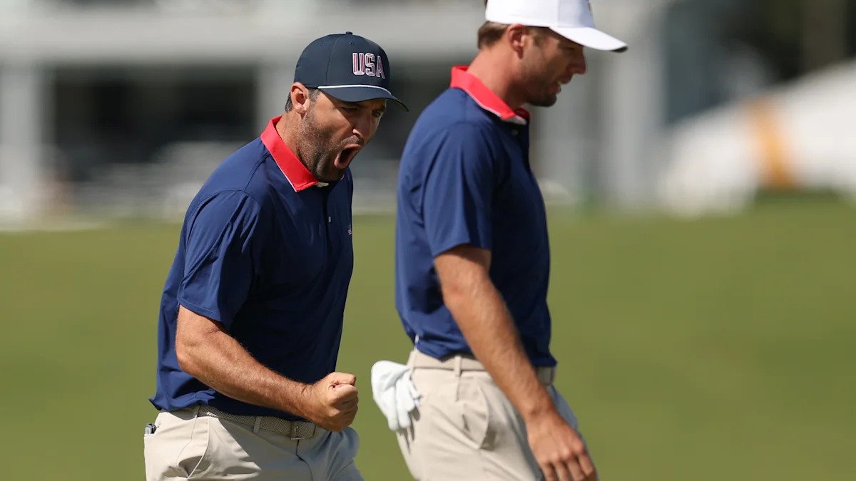 Presidents Cup Saturday scores, live updates: U.S. chips away at International Team lead ahead of afternoon foursomes