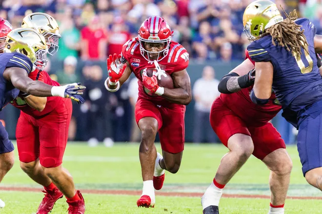 Sep 6, 2026; Green Bay, Wisconsin, USA;  Wisconsin Badgers running back Abu Sama III (3) rushes the ball against the Notre Dame Fighting Irish in the first half at Lambeau Field.  Mandatory Credit: Trevor Ruszkowski-Imagn Images