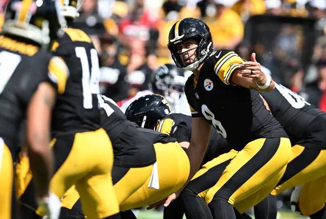 Sep 13, 2026; Pittsburgh, Pennsylvania, USA;  Pittsburgh Steelers quarterback Aaron Rodgers (8) calls an audible during the first quarter against the Atlanta Falcons at Acrisure Stadium.  Mandatory Credit: Barry Reeger-Imagn Images