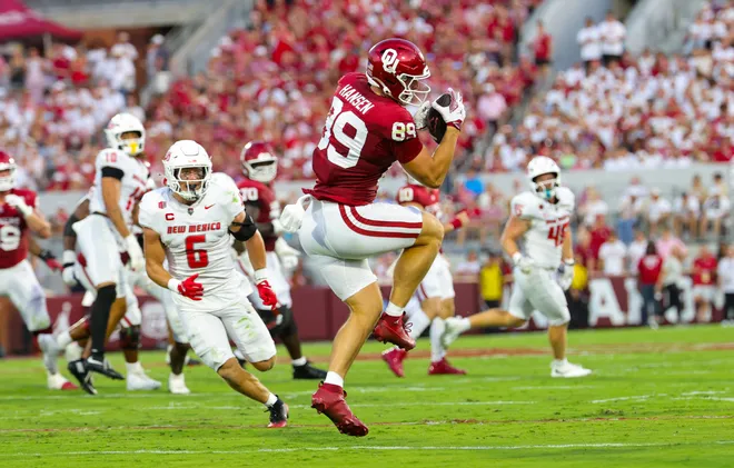 Sep 19, 2026; Norman, Oklahoma, USA; Oklahoma Sooners tight end Hayden Hansen (89) catches a touchdown pass past New Mexico Lobos linebacker Jaxton Eck (6) during the second quarter at Gaylord Family-Oklahoma Memorial Stadium. Mandatory Credit: Kevin Jairaj-Imagn Images