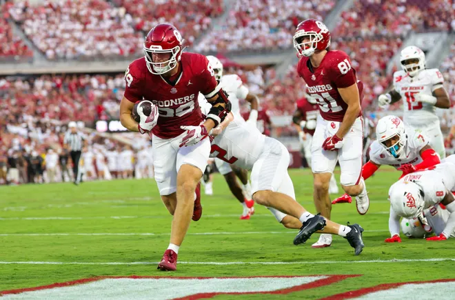 Sep 19, 2026; Norman, Oklahoma, USA; Oklahoma Sooners tight end Hayden Hansen (89) breaks the tackle of New Mexico Lobos linebacker Mercury Swaim (2) to score a touchdown during the second quarter at Gaylord Family-Oklahoma Memorial Stadium. Mandatory Credit: Kevin Jairaj-Imagn Images
