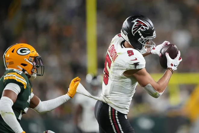 Sep 24, 2026; Green Bay, Wisconsin, USA;  Atlanta Falcons wide receiver Drake London (5) receives a pass during the second quarter against the Green Bay Packers at Lambeau Field.  Mandatory Credit: Jeff Hanisch-Imagn Images