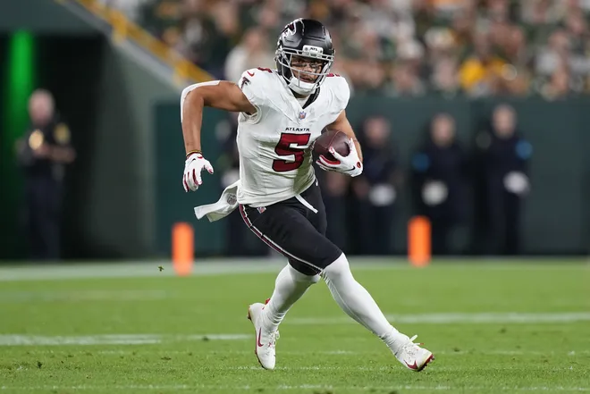 Sep 24, 2026; Green Bay, Wisconsin, USA;  Atlanta Falcons wide receiver Drake London (5) runs the ball after catching a pass during the second quarter against the Green Bay Packers at Lambeau Field.  Mandatory Credit: Jeff Hanisch-Imagn Images