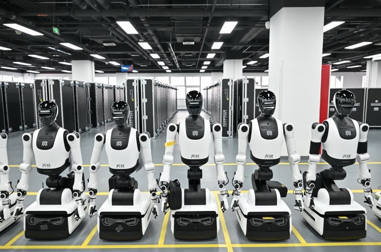 Humanoid robots are displayed at the robotics pilot testing and validation platform of Beijing Innovation Center of Humanoid Robotics (X-Humanoid) in Beijing on March 20.