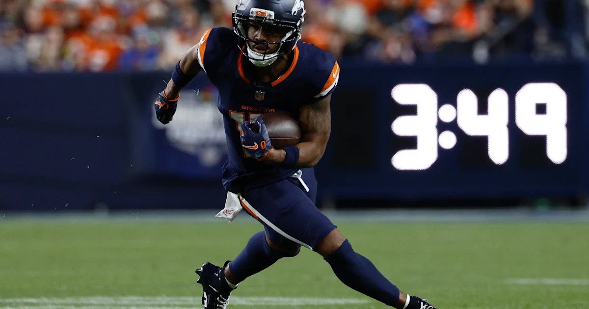Jaylen Waddle practicing Thursday - Yahoo Sports