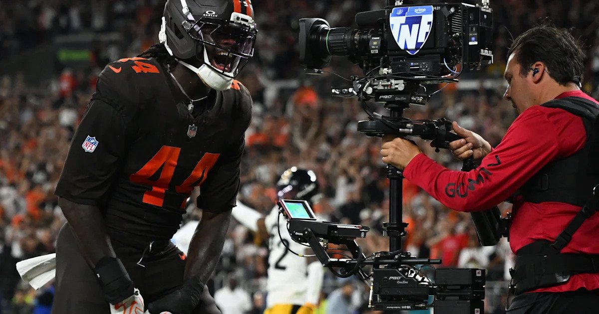 Harold Fannin Jr. visits the end zone again on TNF