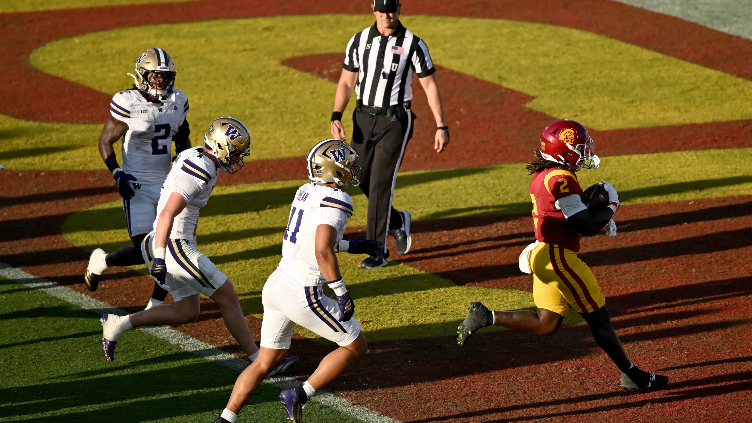 USC defeats Washington 25-21 in ugly battle