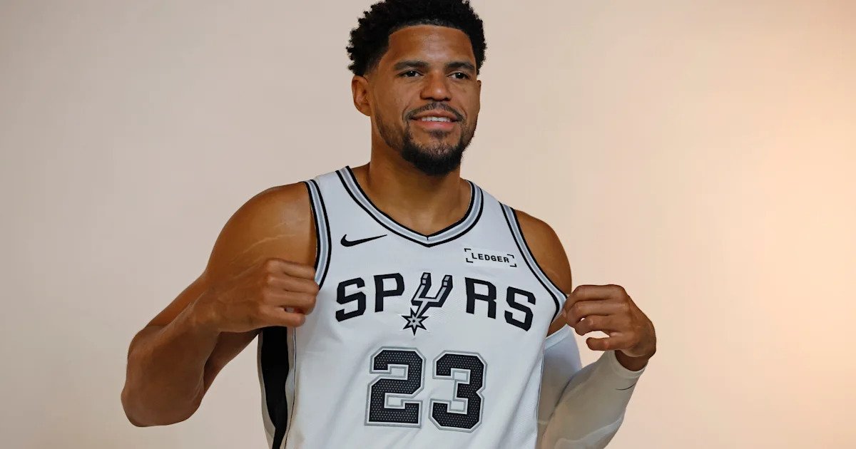 Tobias Harris could miss Spurs season opener after straining calf