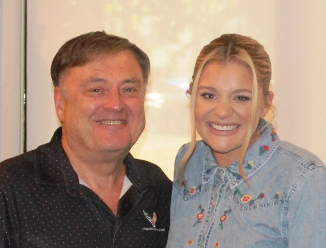 Lauren Alaina Co-hosts 10/10-11 - Country Countdown USA : Country Countdown USA