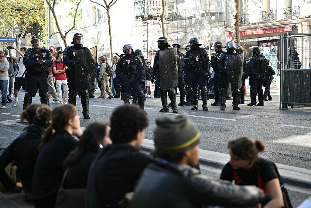 France: Authorities Must De-Escalate Tensions During Student Protests 