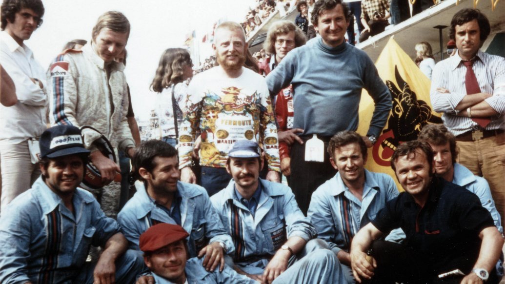 Le Mans 1974 with 911 Carrera RSR Turbo 2.1. Persons in the back (from left to right): 2nd from left Gijs van Lennep, Herbert Müller and Norbert Singer, in the front (from left to right): Fritz Spingler, Roland Bemsel, Martin Müller, Wolfgang Stuible (with red cap), Ludwig Lehner, Valentin Schäffer, 1974, Porsche AG