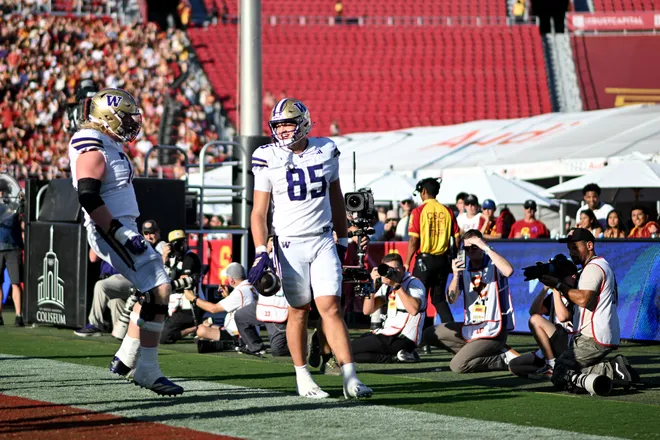 Oct 3, 2026; Los Angeles, California, USA;  Washington Huskies tight end Baron Naone (85) celebrates after scoring a touchdown against the USC Trojans during the first quarter at United Airlines Field at Los Angeles Memorial Coliseum.  Mandatory Credit: Griffin Hooper-Imagn Images